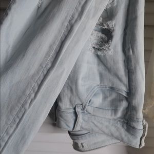 Distressed Skinny Jeans Light-Wash